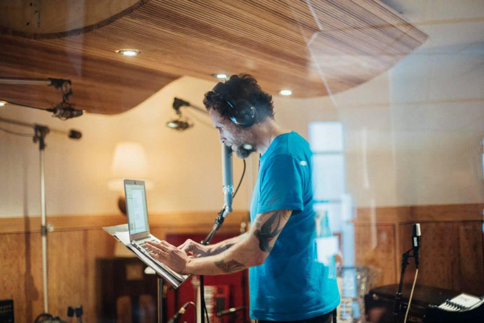 Jovanotti nello studio newyorkese dove ha lavorato al nuovo disco (foto dal profilo facebook dell'artista)