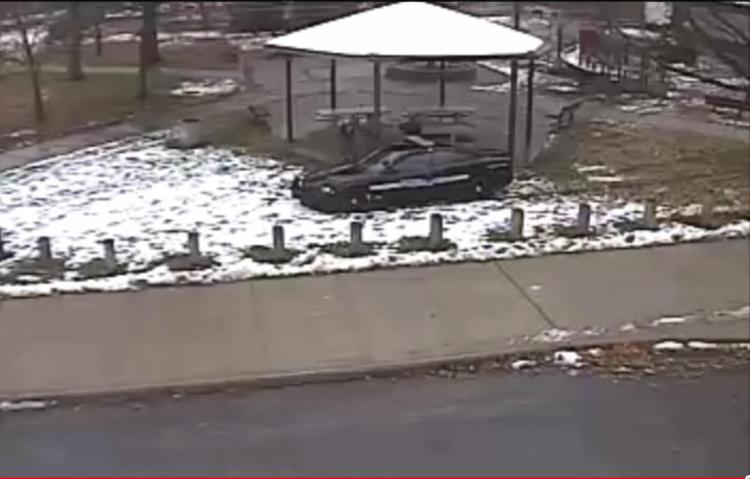 Un'immagine tratta dal video diffuso dalla polizia di Cleveland.