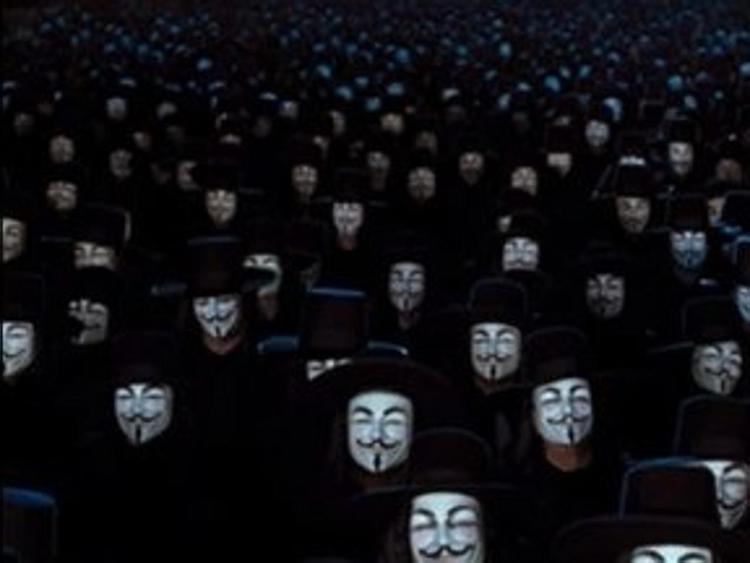 Londra, manifestazione di Anonymous: scontri e 10 arresti