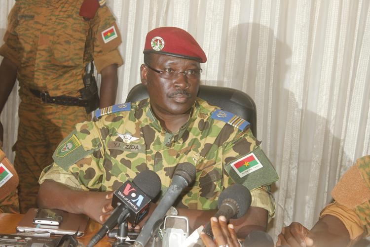 Isaac Zida, il numero 2 della guardia presidenziale che ha assunto il ruolo di capo dello Stato in Burkina Faso (Xinhua)