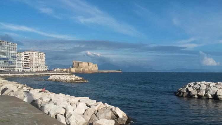 Napoli: Macry, non può essere società civile a risolvere problemi