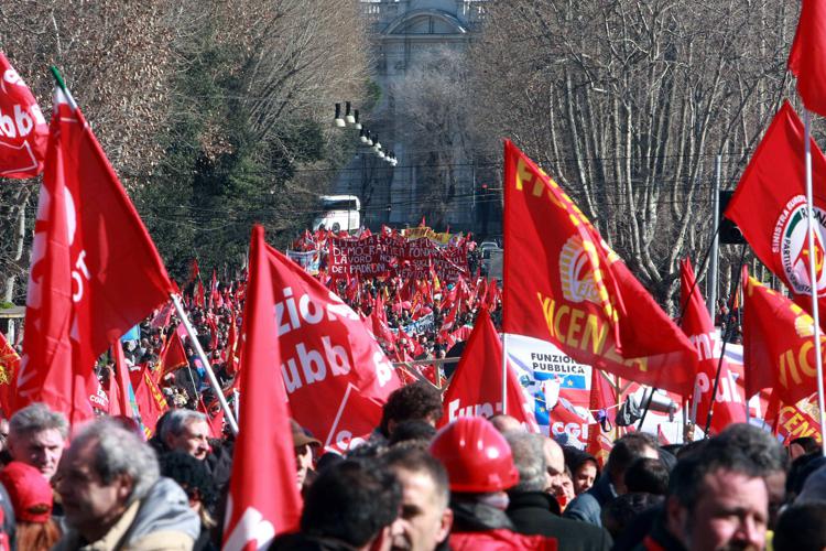 Lavoro: Torino, venerdì in piazza con la Fiom addetti aziende in crisi