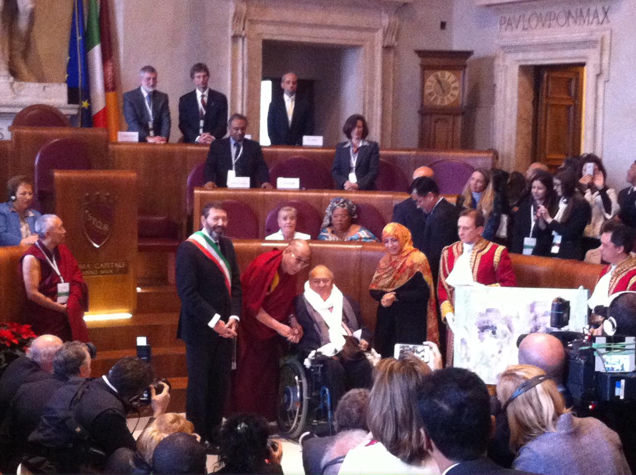 Bernardo Bertolucci incontra il Dalai Lama