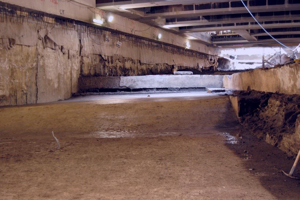 Il bacino ritrovato sotto la stazione San Giovanni della Metro C (foto a cura della Cooperativa Archeologia, ricostruzioni a cura di Emanuel Demetrescu e Daniele Ferdani)