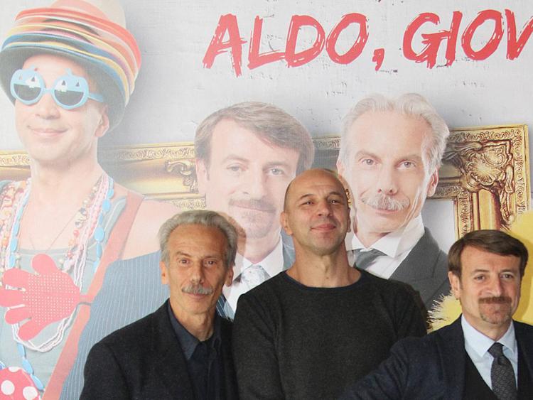 Aldo, Giovanni e Giacomo, dal vivo e sul manifesto del loro film di Natale (foto Infophoto)