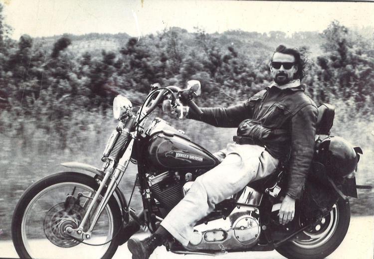 Gelasio Gaetani d'Aragona in sella alla sua Harley-Davidson