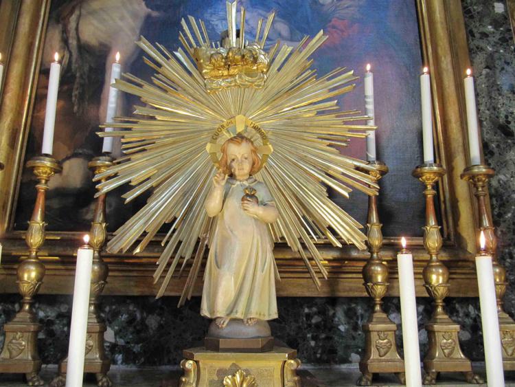 Natale: il Bambinello di Padre Pio esposto in una chiesa di Roma