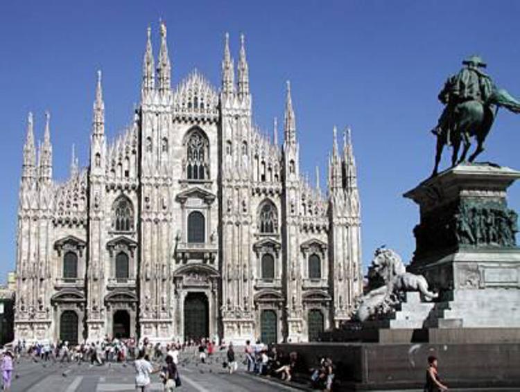 Milano: accordo Intesa Sanpaolo-Confcommercio per rilancio turismo