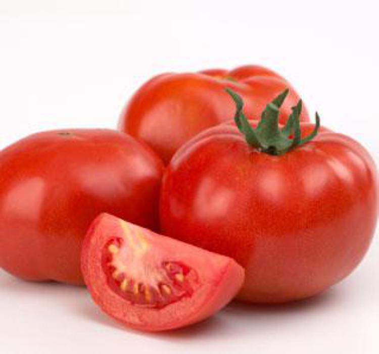 Ricco di vitamine e acqua, cinque buoni motivi per mangiare il pomodoro