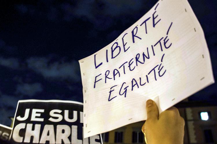 Francia: stampa Algeri contro leader arabi, vergognoso essere a marcia Parigi