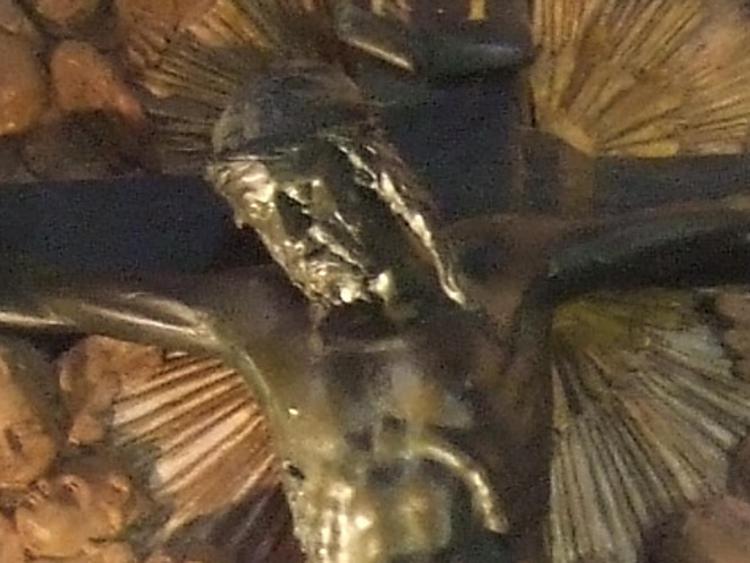 Particolare del Crocifisso di Santa Maria dei Servi prima del restauro (Foto Wikimedia)