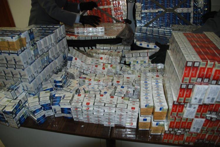 Napoli: Gdf sequestra 18 tonnellate di sigarette di contrabbando