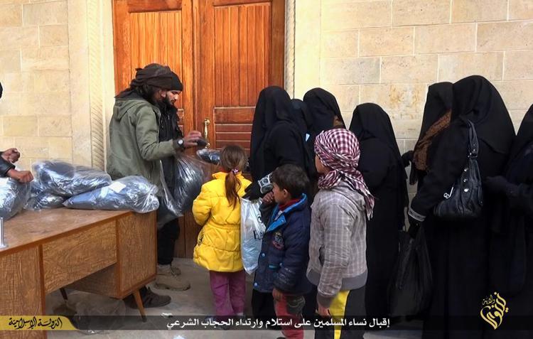 Siria: velate e sottomesse, il racconto delle donne sotto l'Is