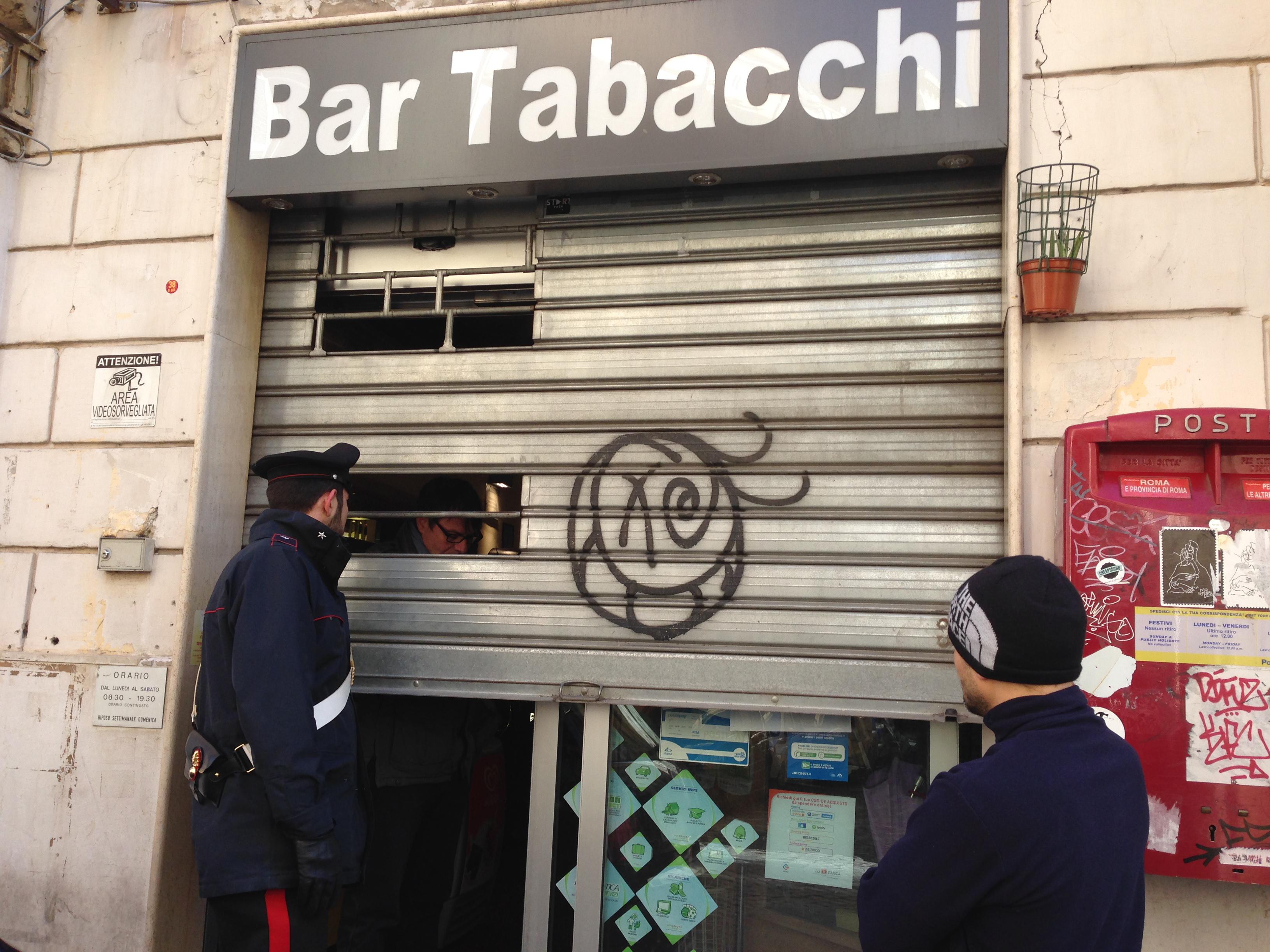 Il bar a via del Boschetto, nel quartiere Monti (foto Adnkronos)