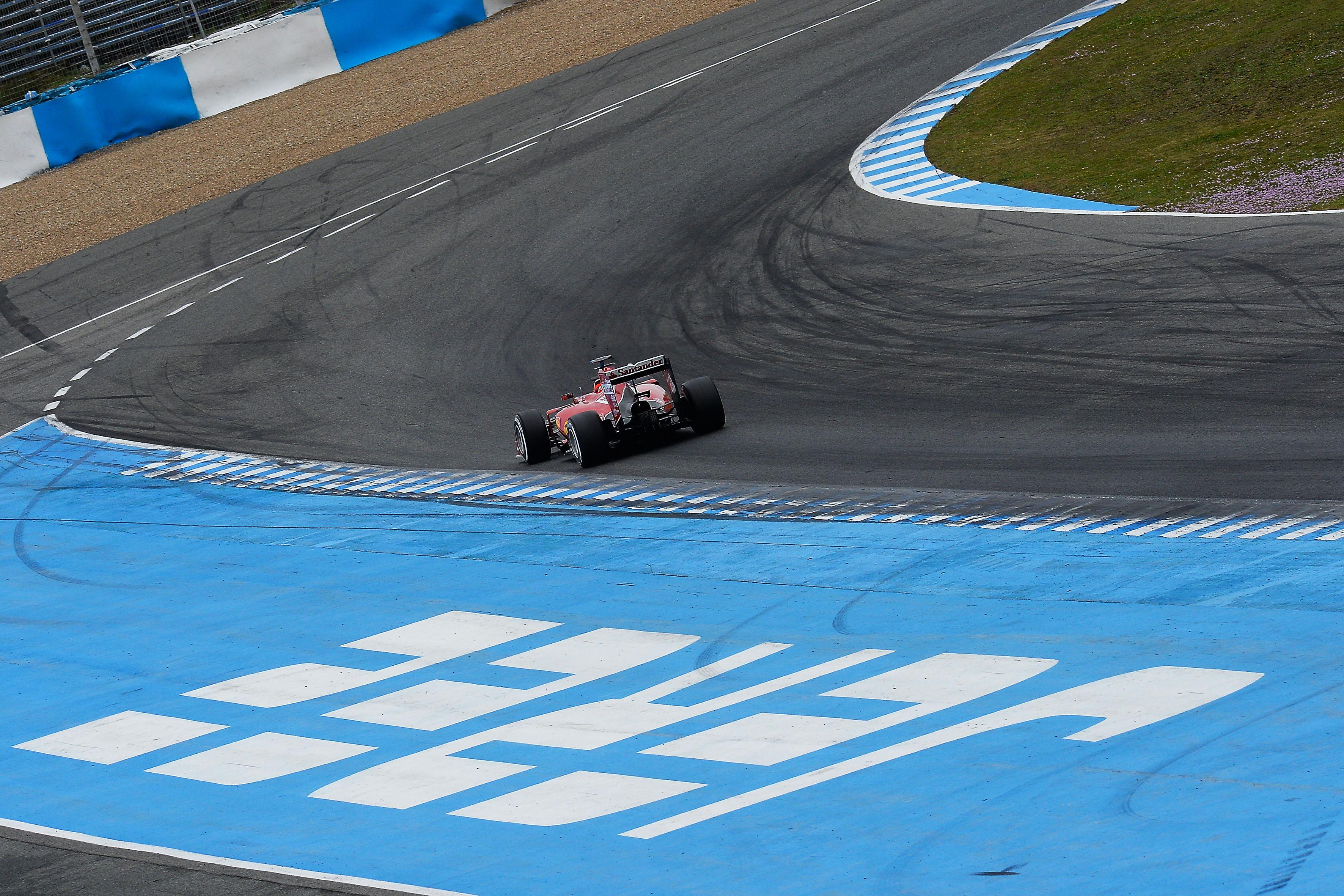 La Ferrari SF15-T impegnata sul circuito di Jerez