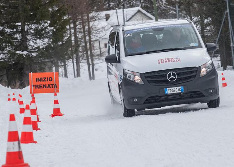 Sicurezza stradale, Assogomma: test confermano il 'vantaggio' dei pneumatici invernali