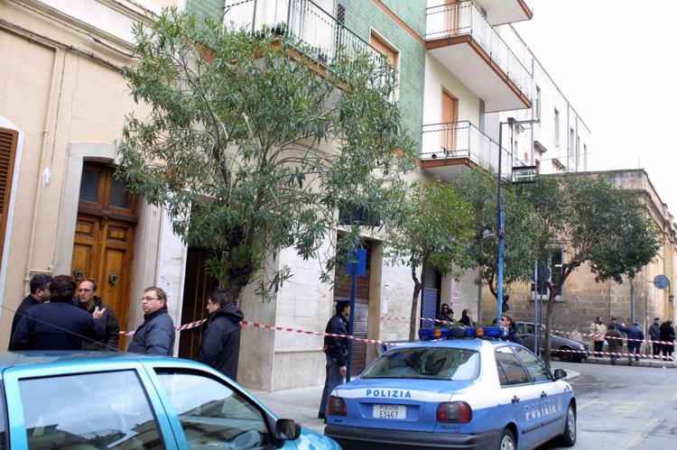 Milano: ragazzo sfregiato con acido, fermato complice della coppia
