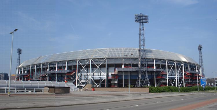 Calcio: Rotterdam blindata, 18 tifosi arrestati