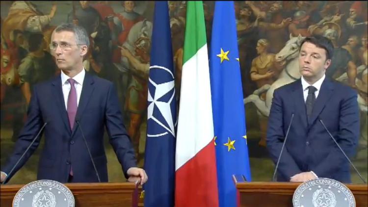 Il premier Renzi con il segretario generale Nato Stoltenberg/