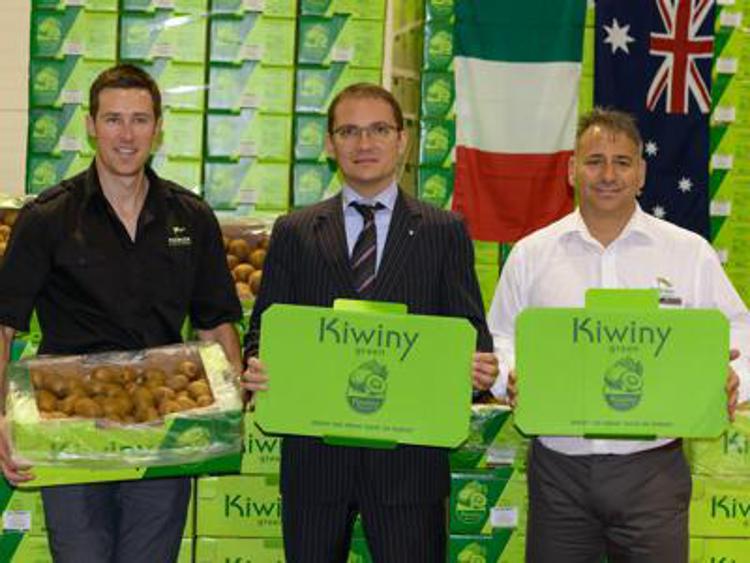 I kiwi italiani sulle tavole degli australiani, prima consegna alla presenza del console