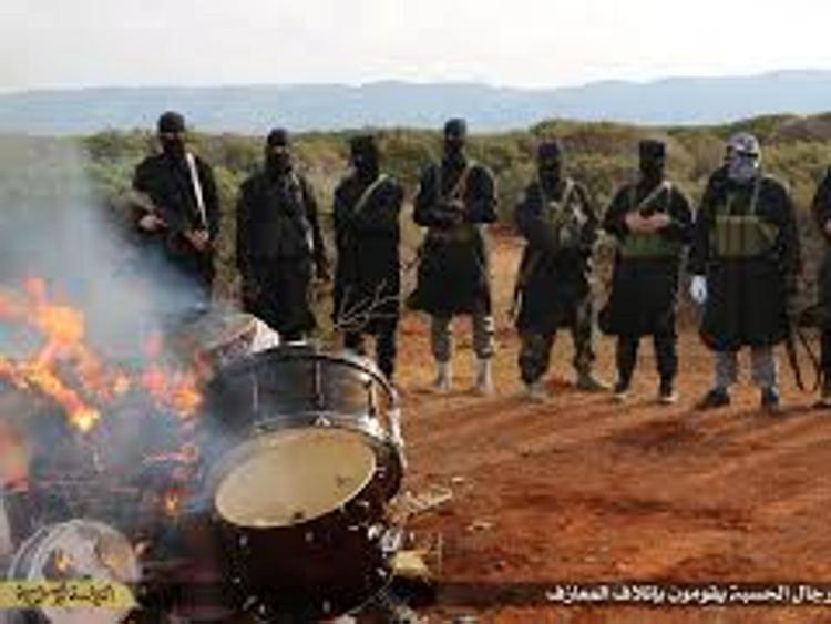 Libia: miliziani Is contro la musica, sul web foto strumenti bruciati
