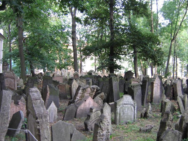 Francia: profanazione cimitero ebraico, arrestati  5 minorenni