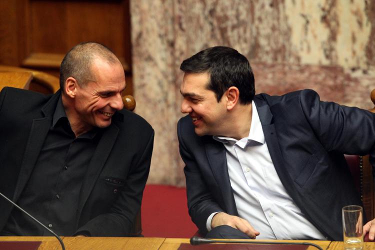 Il primo ministro greco Alexis Tsipras e il ministro delle Finanze Yanis Varoufakis  (Infophoto)