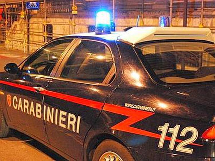 Roma: si ribaltano con auto durante inseguimento, arrestati
