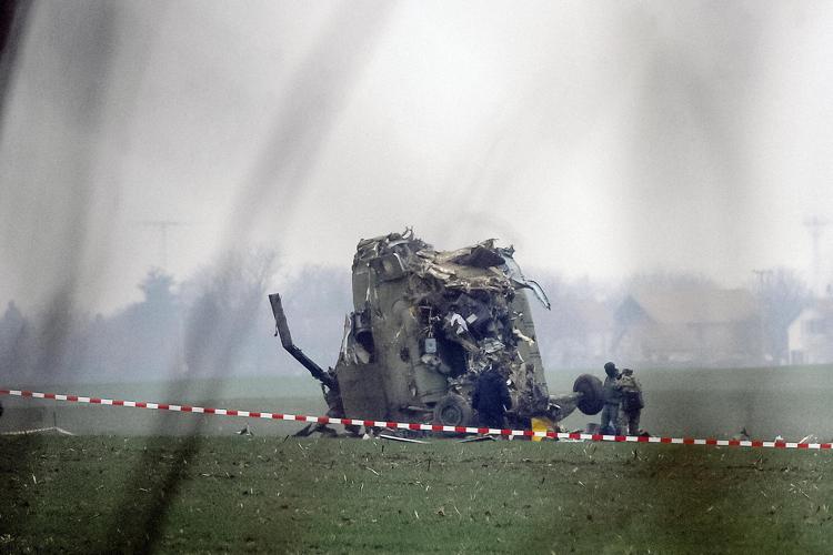 L'elicottero precipitato in Serbia - (foto AFP)