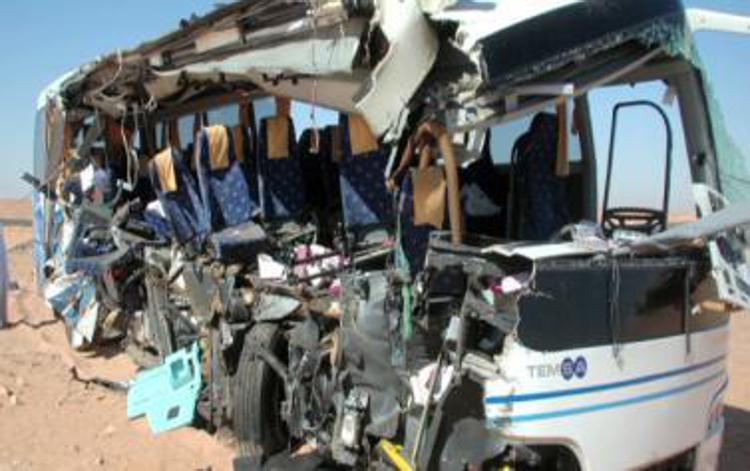Egitto: scontro tra treno e scuolabus, 8 morti e 25 feriti
