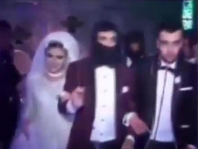 In Egitto un matrimonio in stile Is, il video spopola sul web