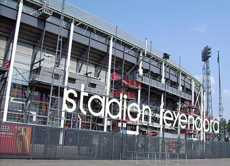 Calcio: Uefa, Feyenoord sotto inchiesta per tifosi razzisti