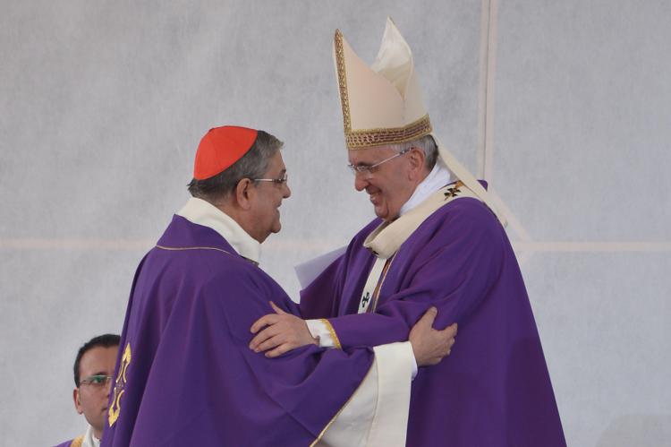 Il papa con il cardinale Sepe a Napoli (Foto Afp) - AFP