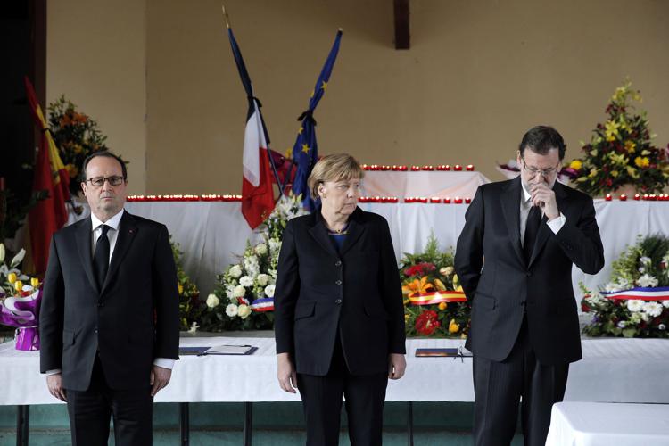  Angela Merkel, Francois Hollande e Mariano Rajoy a Seyne les Alpes Afp Photo / Pool / CHristophe Ena