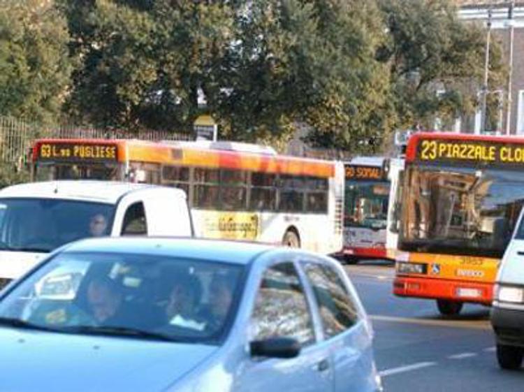 Tpl: 20% 'portoghesi' su bus e metro in Italia, solo 3 multe su 10 pagate