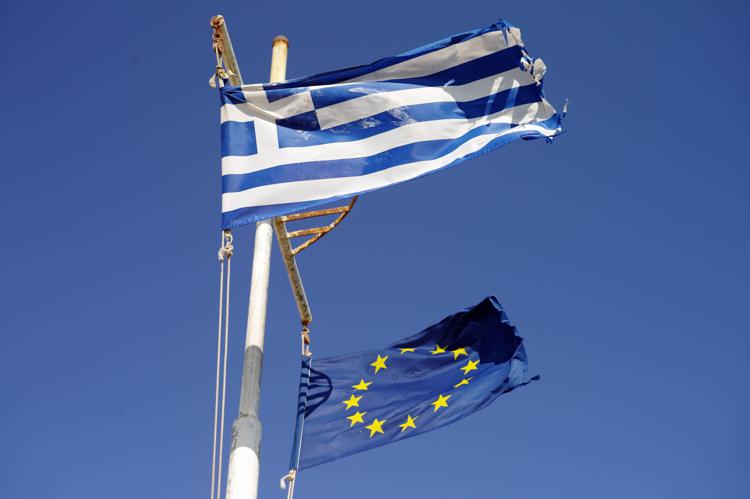 Grecia, cinque anni fa il salvataggio ma Atene ancora sull'orlo del precipizio