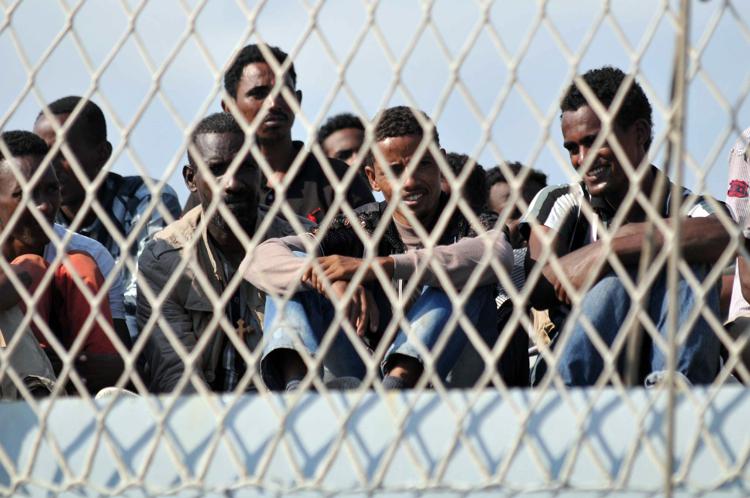Alcuni migranti (Infophoto) - INFOPHOTO