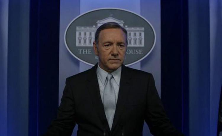 Kevin Spacey-Frank Underwood in un episodio della terza stagione di House of Cards