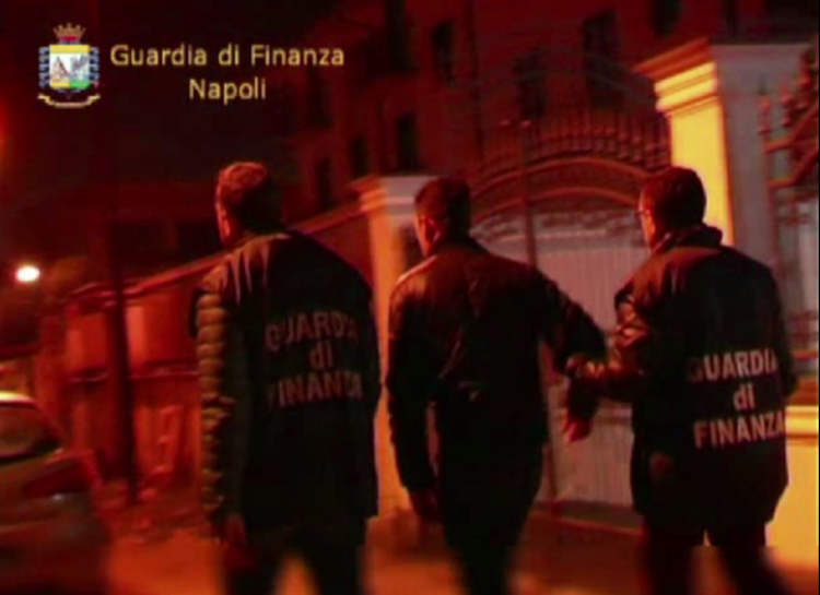Fisco: contrabbando internazionale alcol, 12 arresti in varie regioni italiane