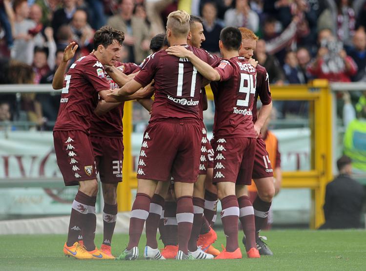 L'esultanza dei giocatori del Torino (foto Infophoto) - INFOPHOTO