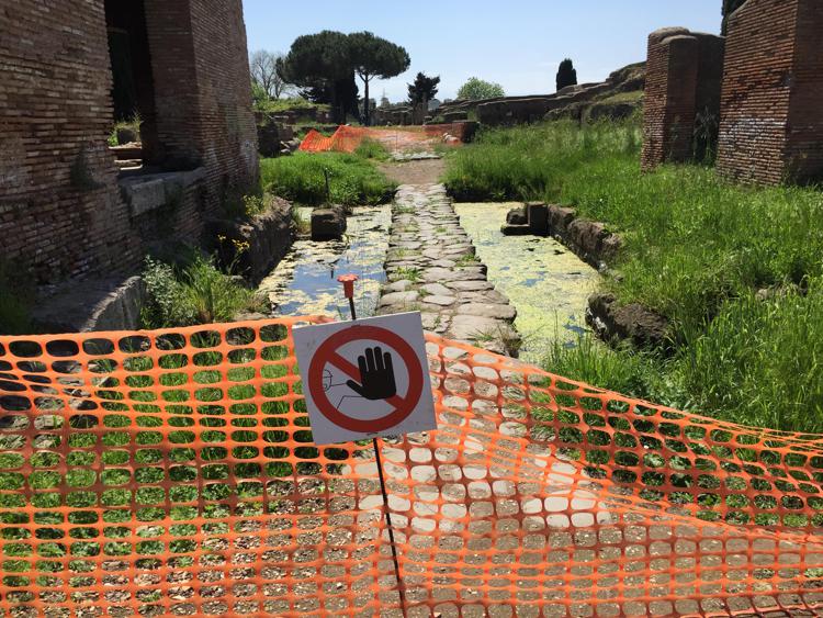 Roma: Ostia Antica 'annega' nel fango, il Mitreo è 'sott'acqua'
