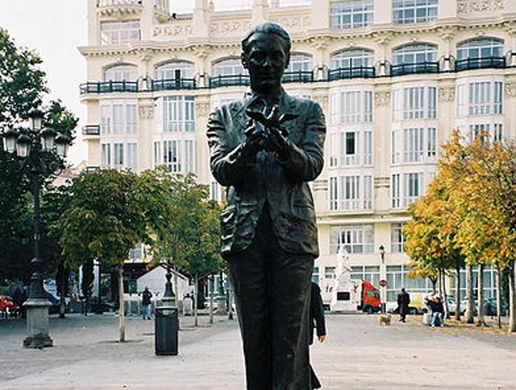 La statua di Garcia Lorca a Madrid (Foto Lourdes Cardenal da Wikipedia)