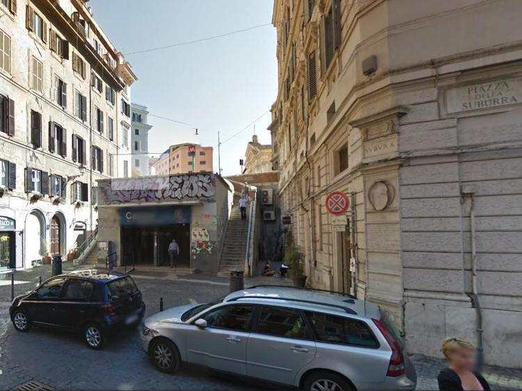 Piazza della Suburra a Roma (Screenshot da Google Street View)