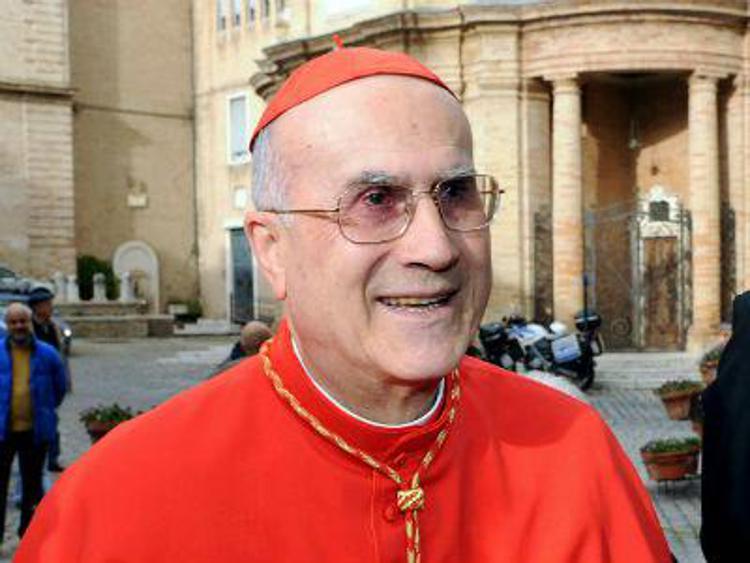 Il cardinale Tarcisio Bertone (Foto Infophoto)
