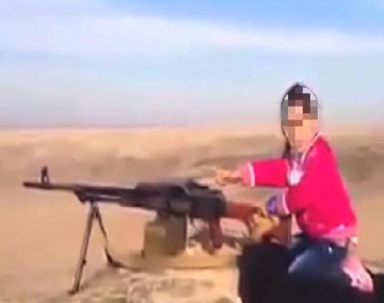 Siria: video shock, bimba curda rivendica uccisione 400 miliziani Is