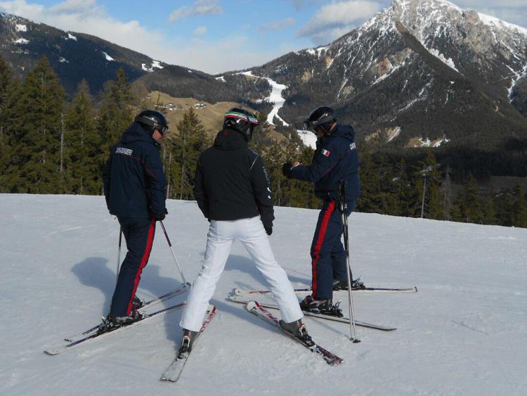 Bolzano: controlli sulle piste da sci, denunciati 12 maestri abusivi