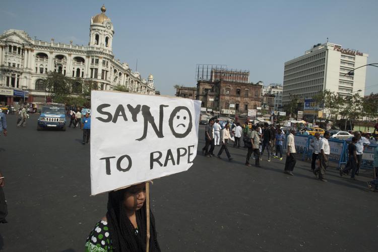 Una marcia silenziosa contro lo stupro di gruppo di una suora di 72 anni a Calcutta a marzo - (Foto Xinhua)
