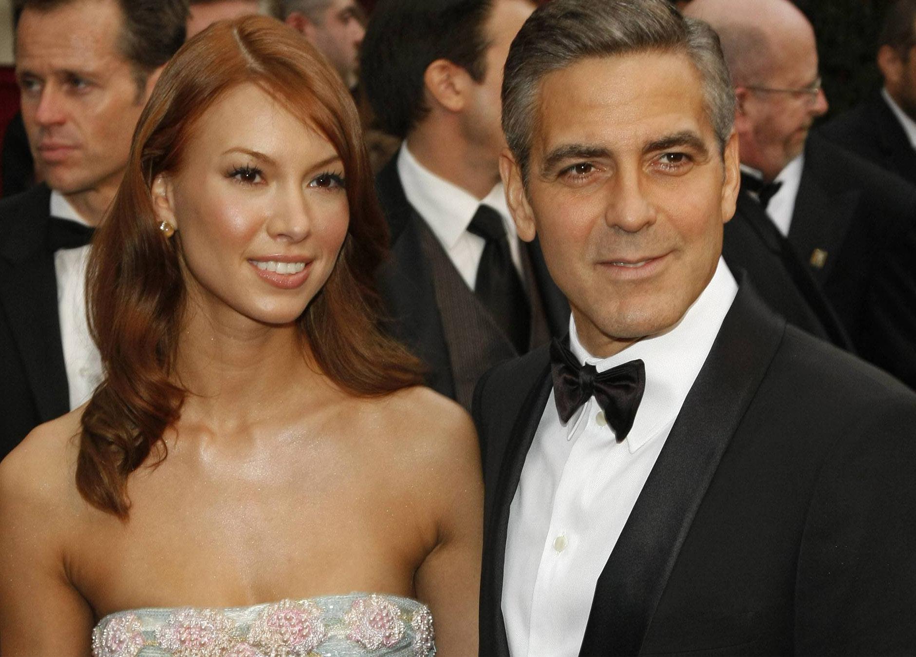 George Clooney e Sarah Larson (Infophoto)