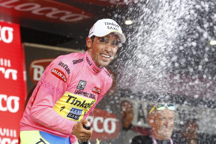 Alberto Contador in maglia rosa al Giro d'Italia (Foto Afp) - AFP