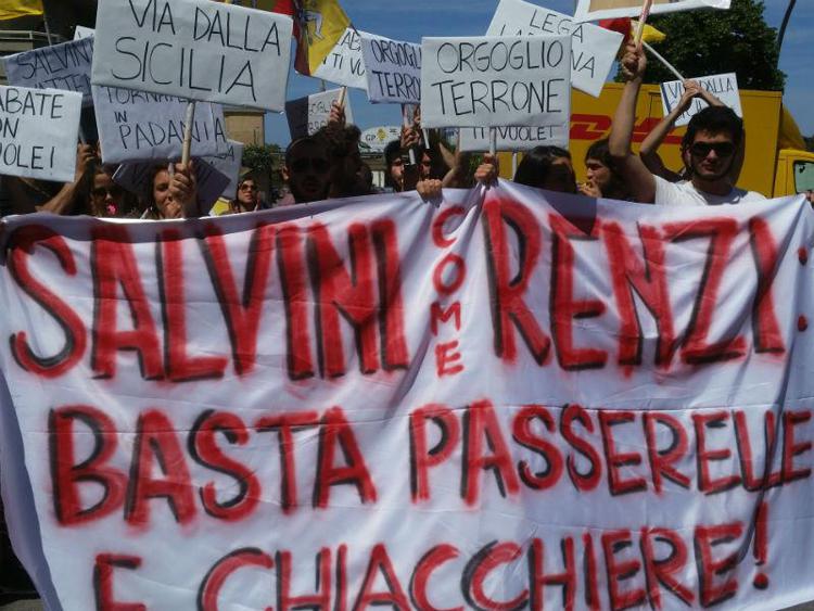 Lega: Palermo, Salvini contestato a Villabate 'torna nella fogna'